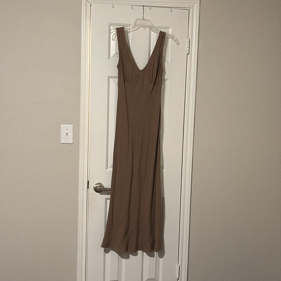 Linen Caro Dress - Picture 2 of 7
